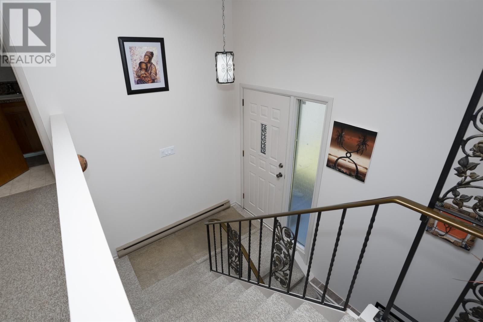 Property at 429 Elliot ST image 3