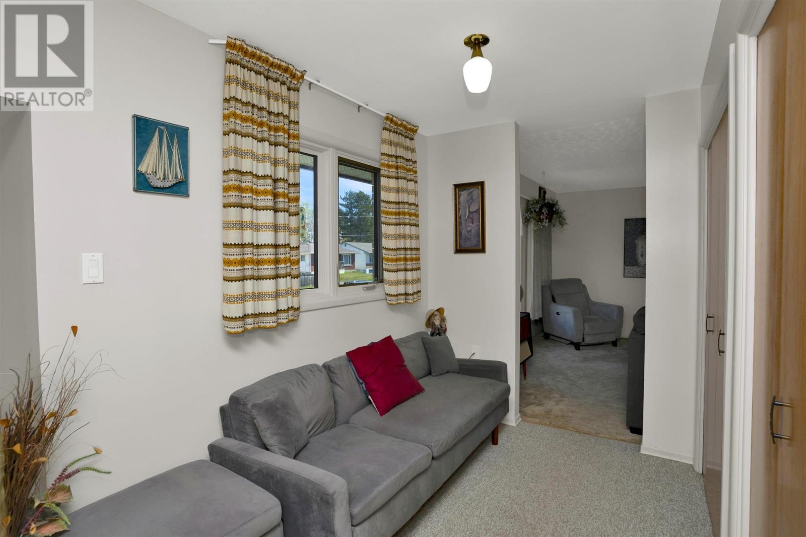Property at 429 Elliot ST image 4
