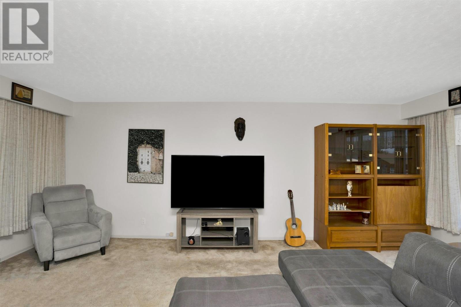 Property at 429 Elliot ST image 5