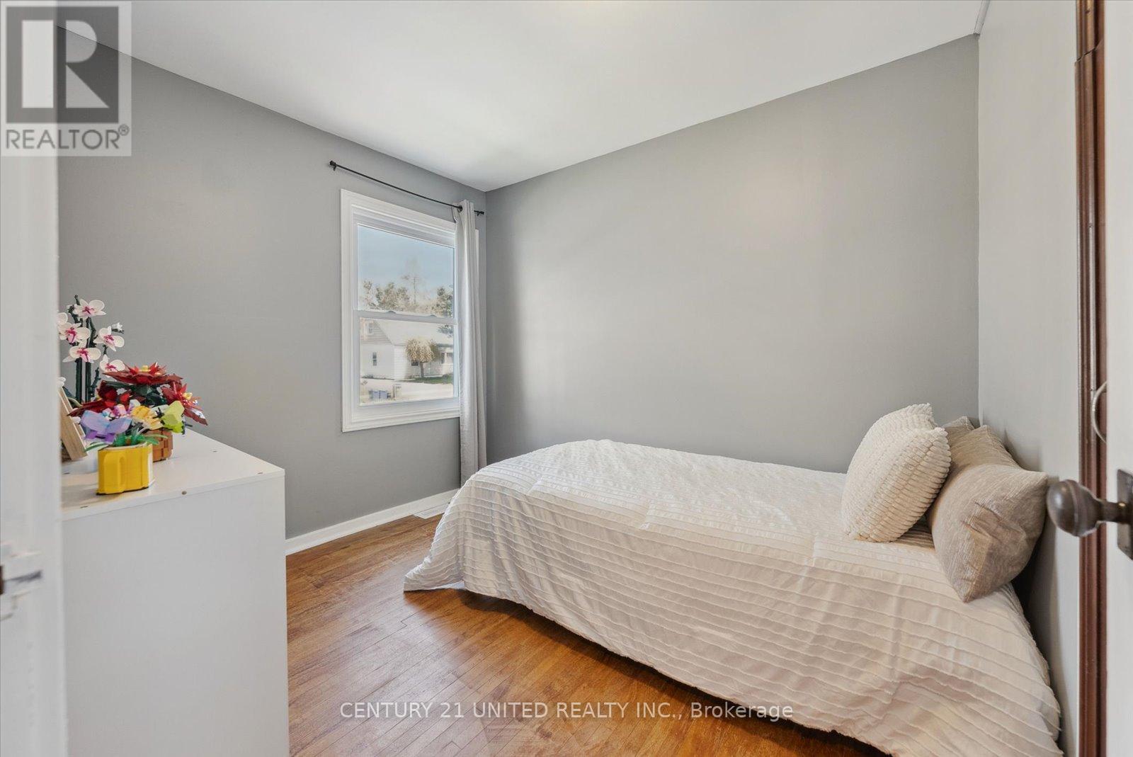 743 St Marys Street, Peterborough Central, Ontario K9J 4H1 - Photo 23 - X12178487