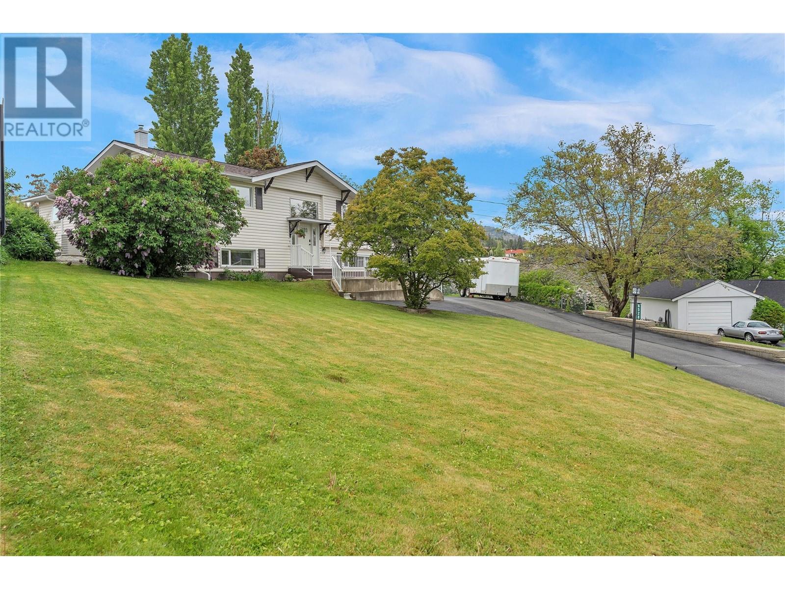 6528 Lipsett Crescent, Summerland, BC V0H1Z1