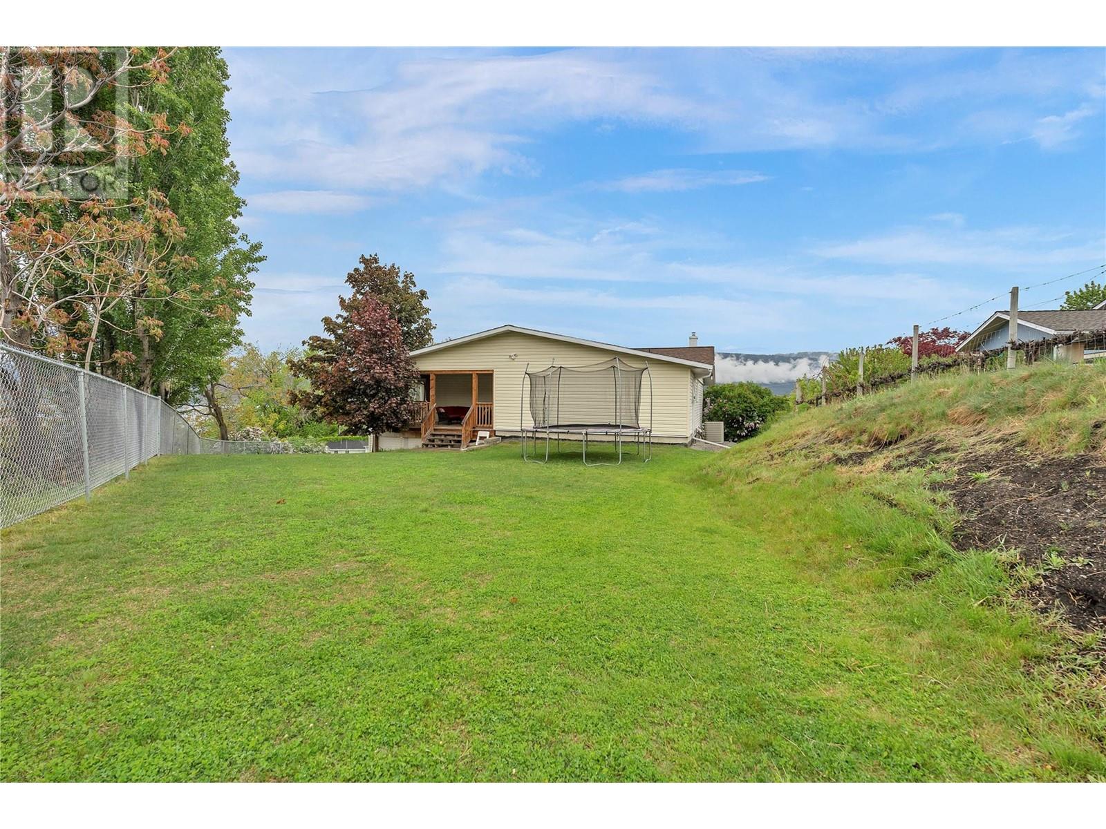 6528 Lipsett Crescent, Summerland, BC V0H1Z1