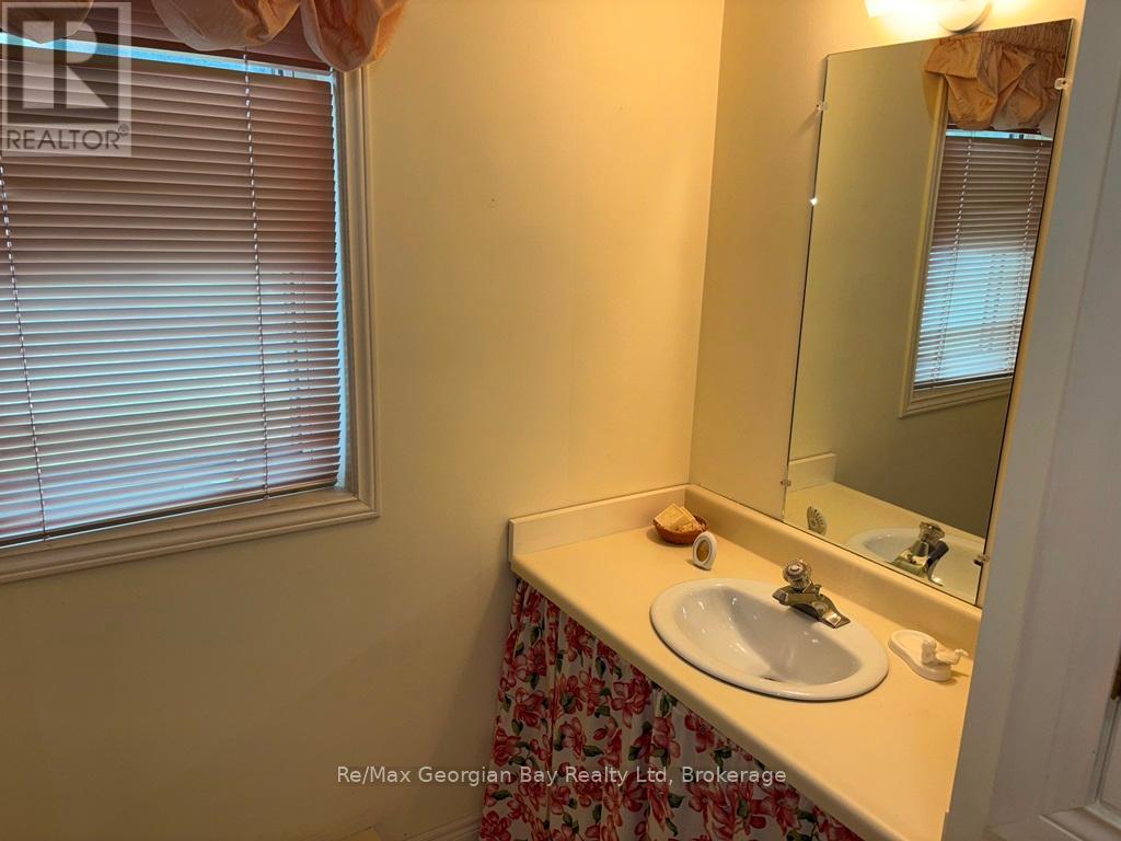 325 Ouida Street, Tay, Ontario  L0K 2C0 - Photo 17 - S12178372