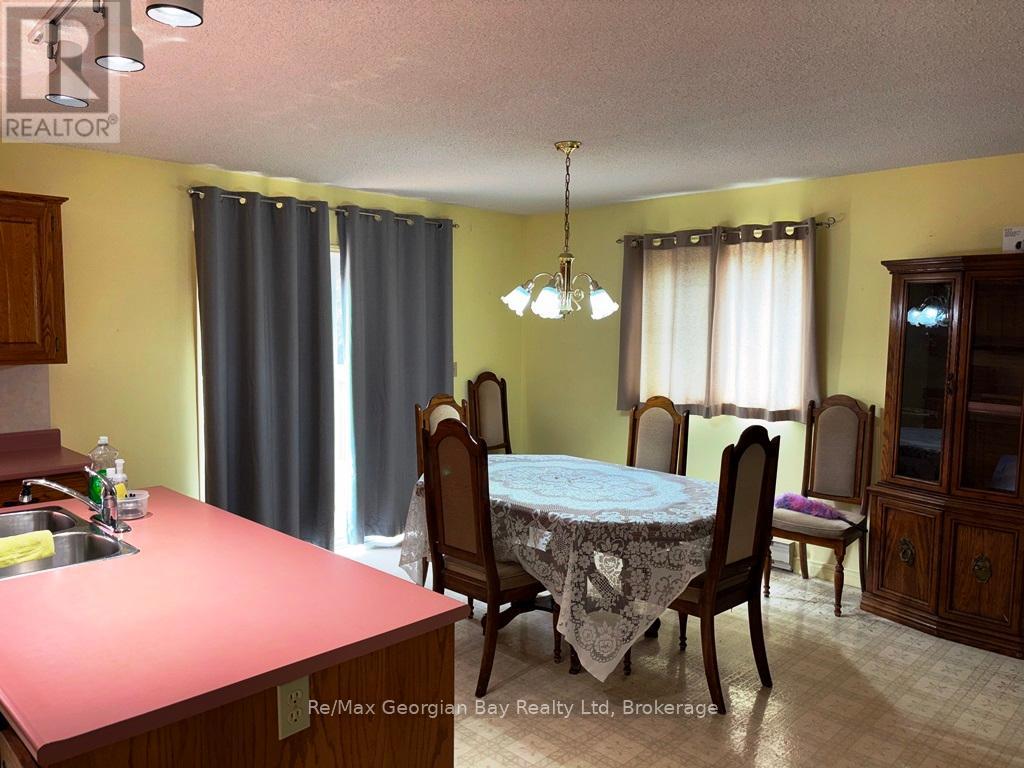 325 Ouida Street, Tay, Ontario  L0K 2C0 - Photo 7 - S12178372