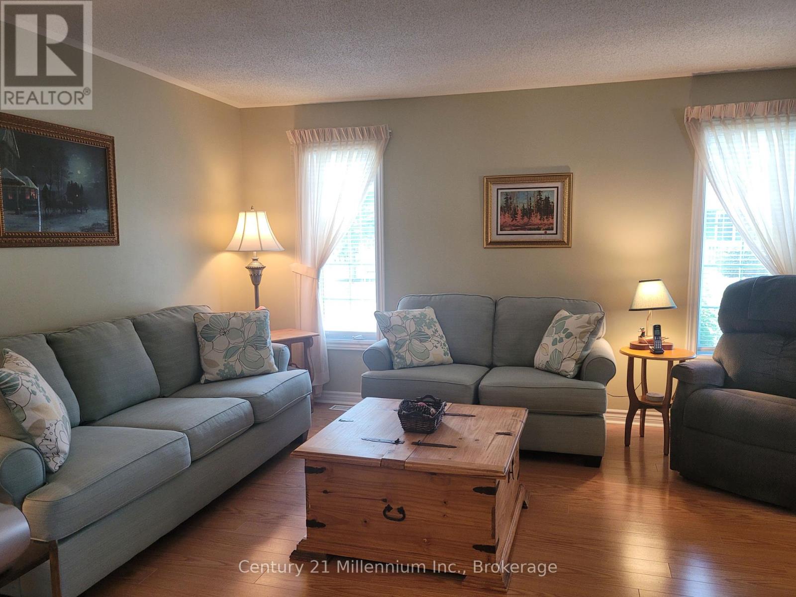 74 Pennsylvania Avenue, Wasaga Beach, Ontario  L9Z 3A8 - Photo 11 - S12178466
