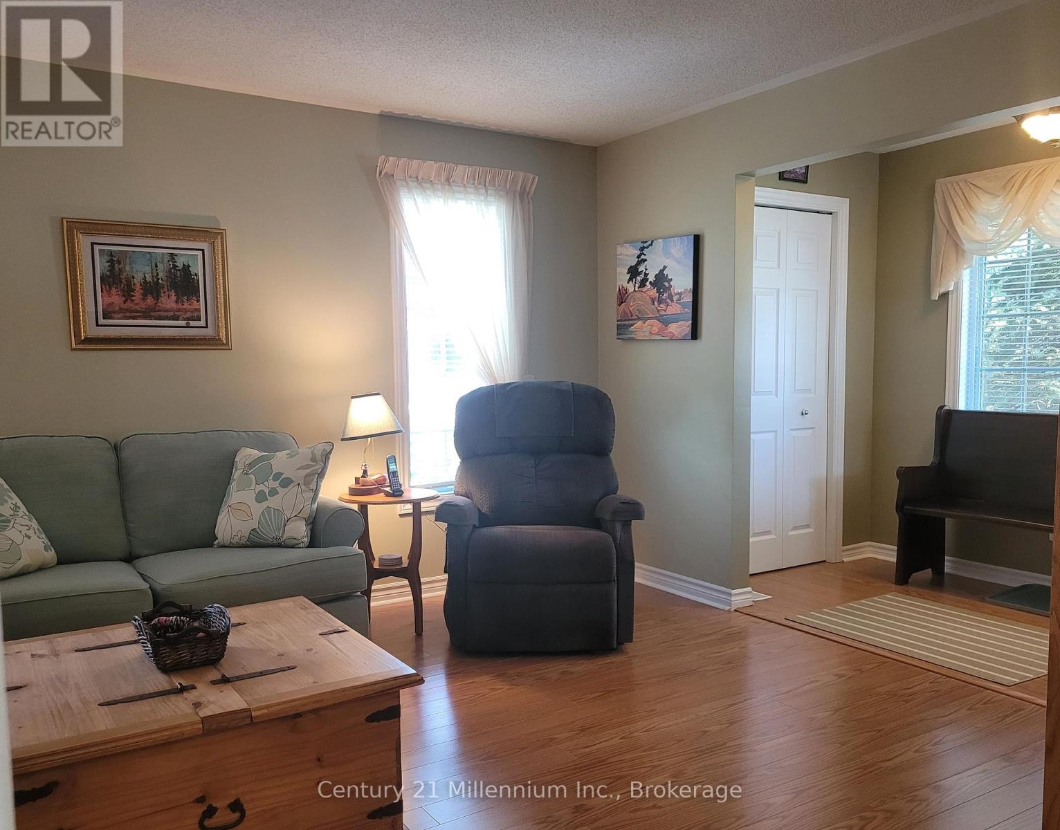 74 Pennsylvania Avenue, Wasaga Beach, Ontario  L9Z 3A8 - Photo 12 - S12178466
