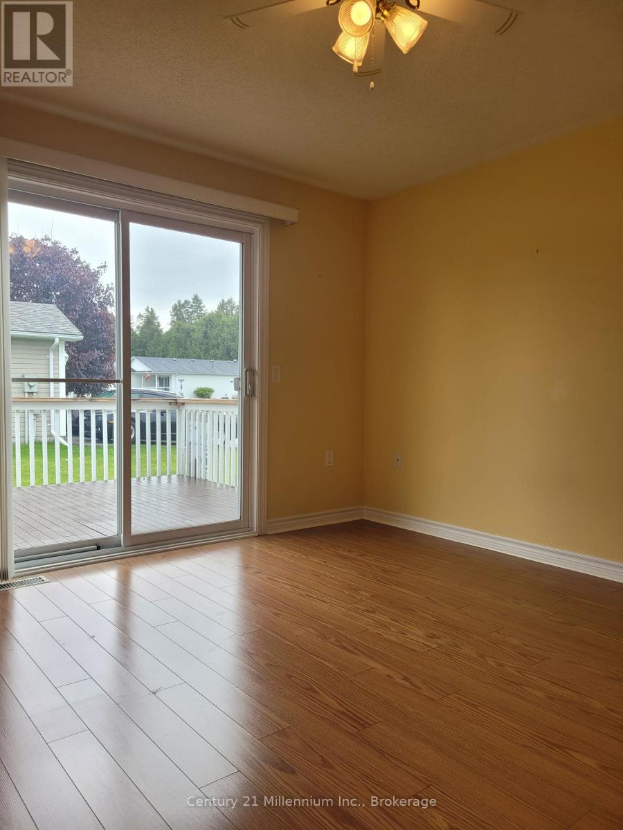 74 Pennsylvania Avenue, Wasaga Beach, Ontario  L9Z 3A8 - Photo 25 - S12178466