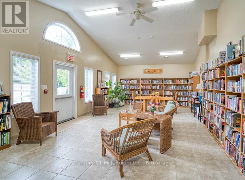 74 Pennsylvania Avenue, Wasaga Beach, Ontario  L9Z 3A8 - Photo 40 - S12178466
