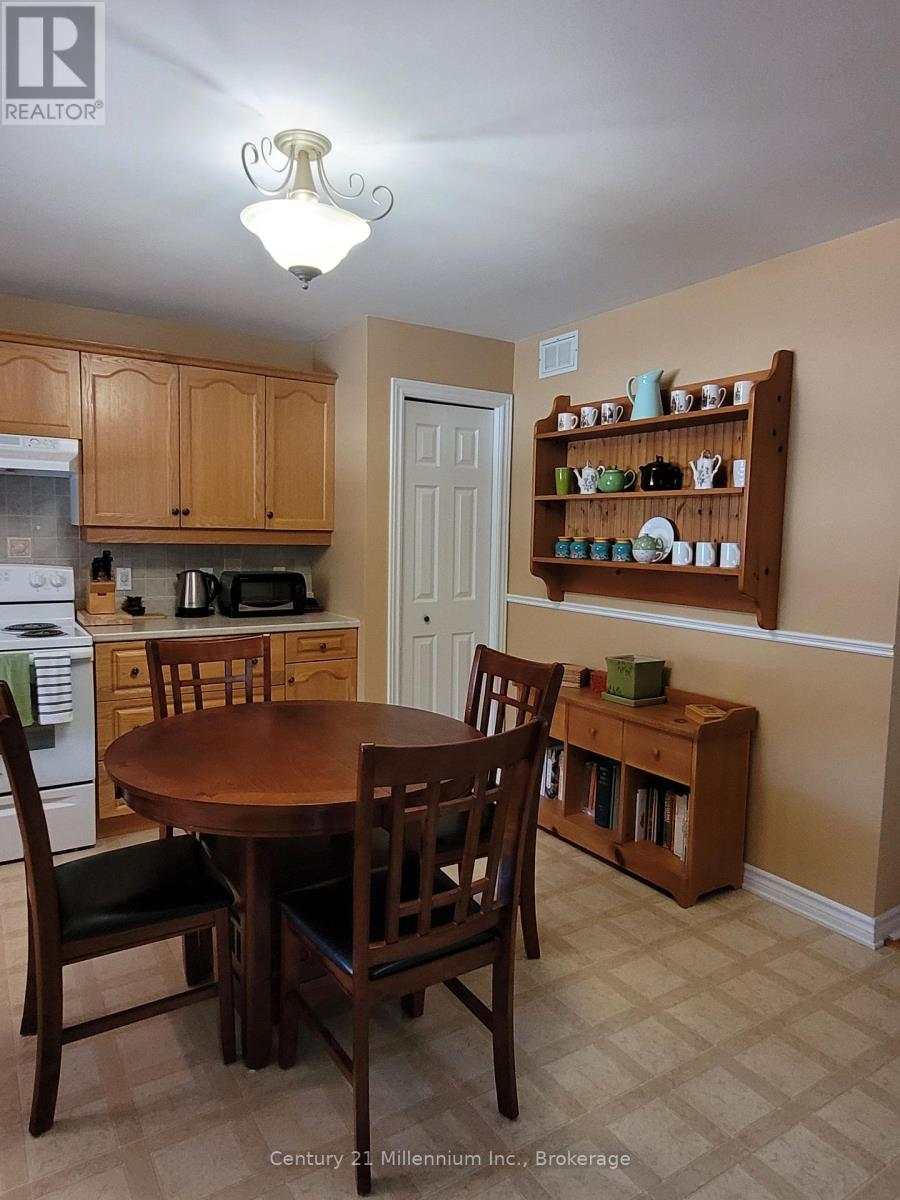 74 Pennsylvania Avenue, Wasaga Beach, Ontario  L9Z 3A8 - Photo 7 - S12178466