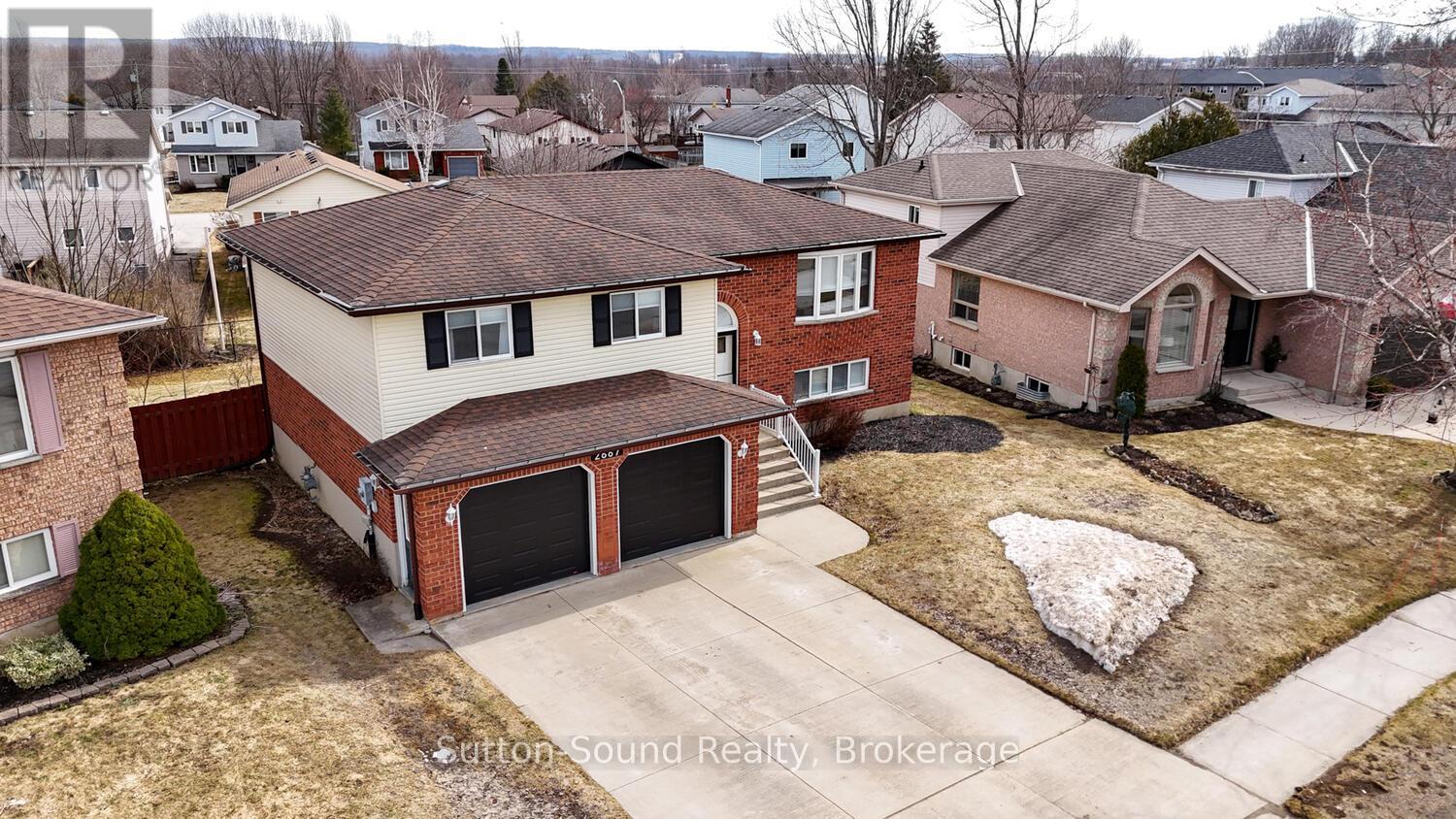 2667 8th Avenue E, Owen Sound, Ontario  N4K 6S5 - Photo 2 - X12178415