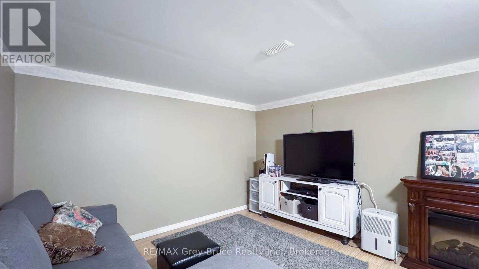 247 Albert Street S, West Grey, Ontario  N0G 1R0 - Photo 32 - X12178510