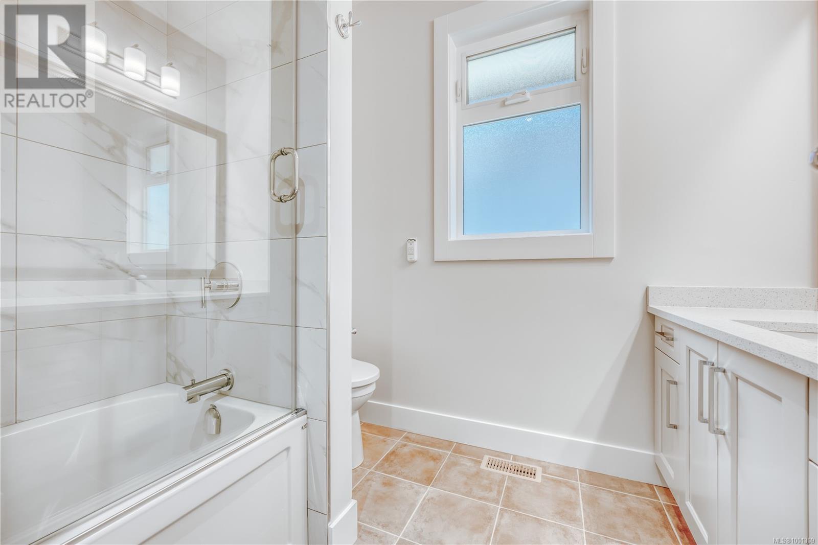 Property at 138 Royal Pacific Way image 1
