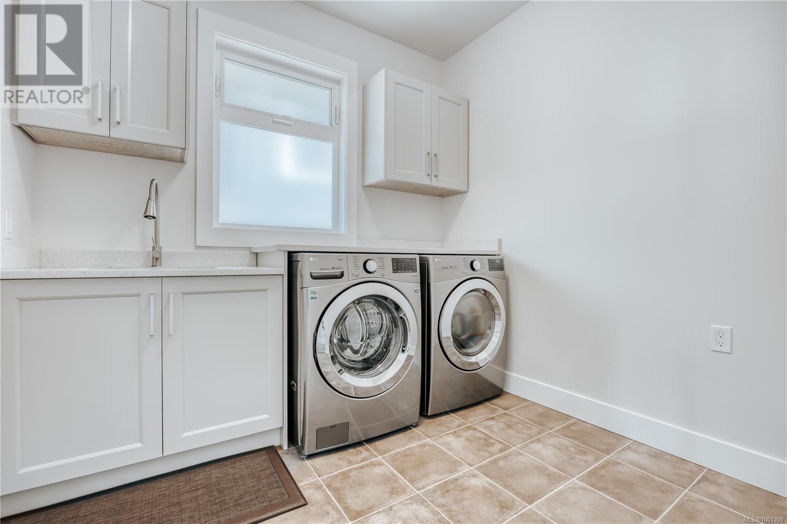 Property at 138 Royal Pacific Way image 2