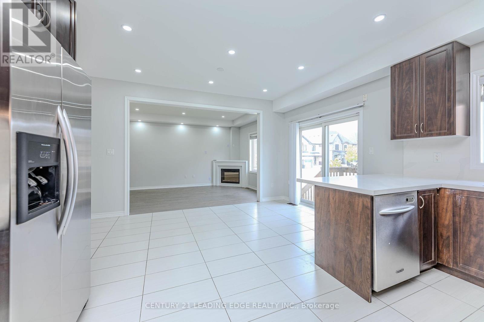122 Mckenzie Way, Bradford West Gwillimbury, Ontario  L3Z 4J4 - Photo 18 - N12116874