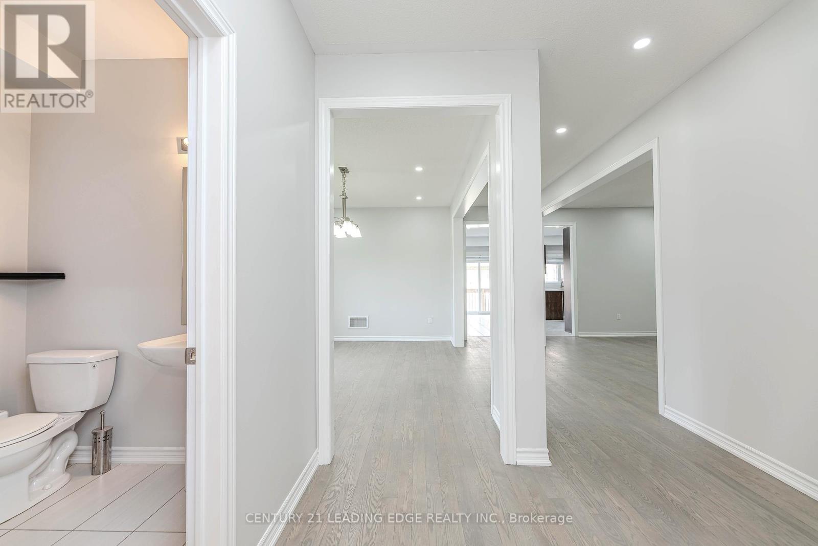122 Mckenzie Way, Bradford West Gwillimbury, Ontario  L3Z 4J4 - Photo 7 - N12116874