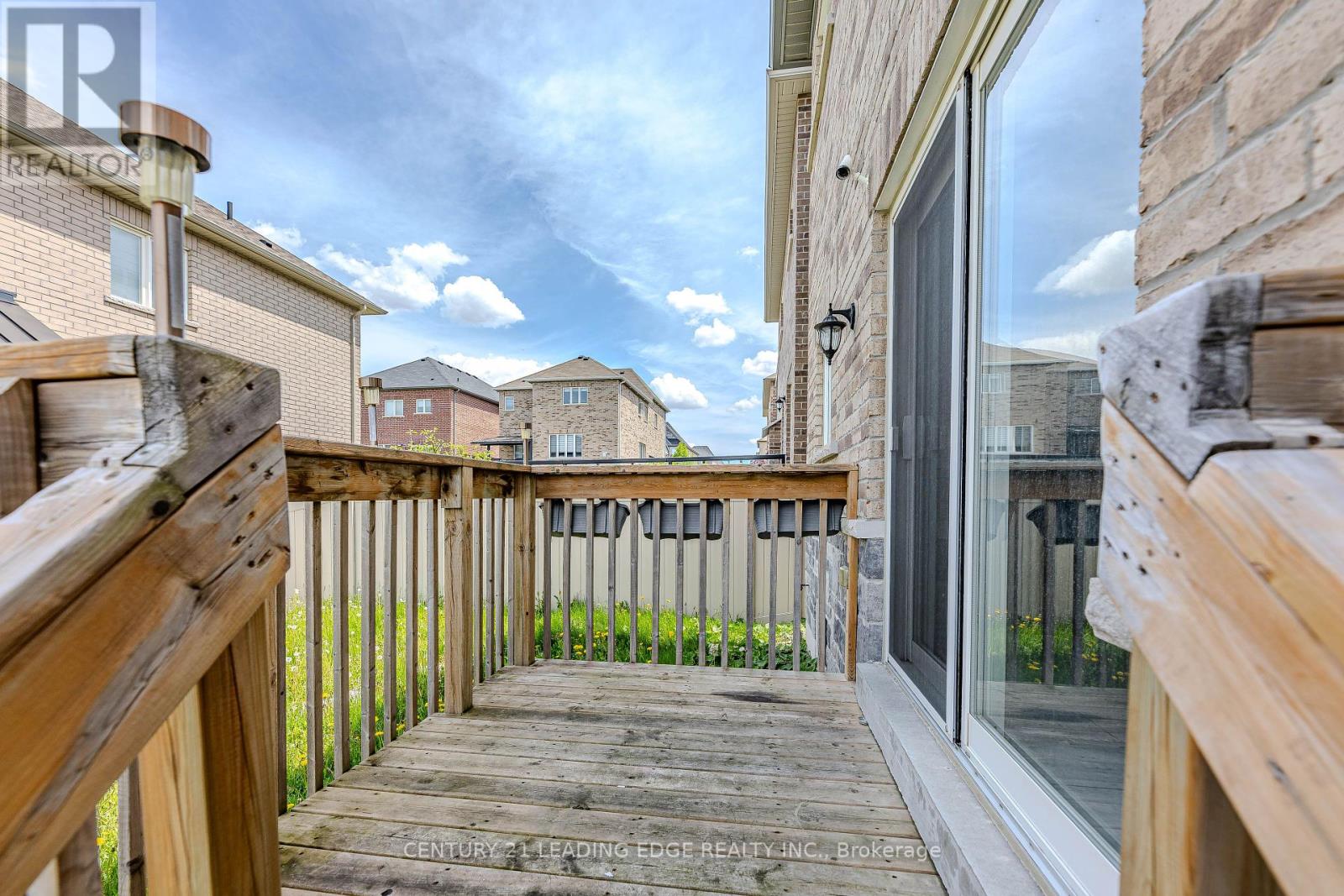 122 Mckenzie Way, Bradford West Gwillimbury, Ontario  L3Z 4J4 - Photo 4 - N12116874
