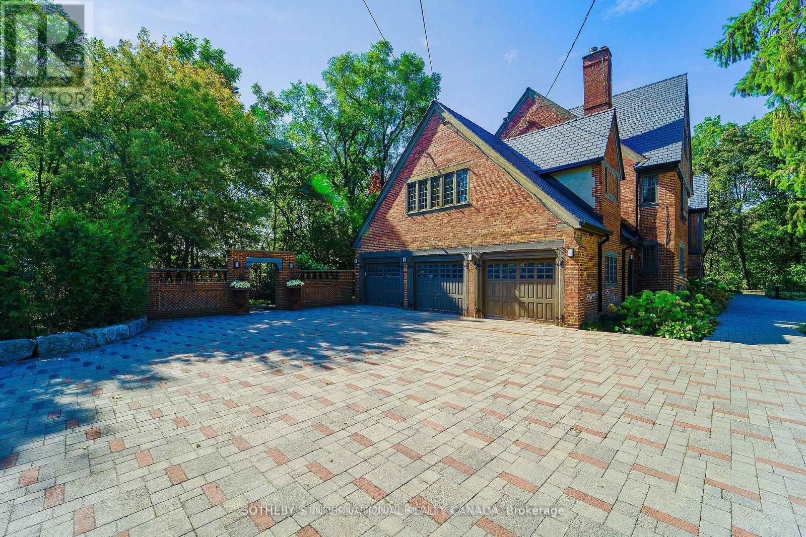 Property at 372 OLD YONGE STREET image 3