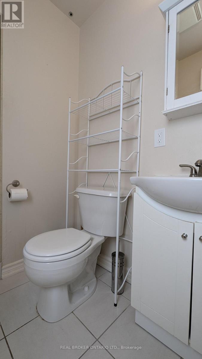B - 1188 Woodbine Avenue, Toronto, Ontario  M4C 4E2 - Photo 10 - E12178299