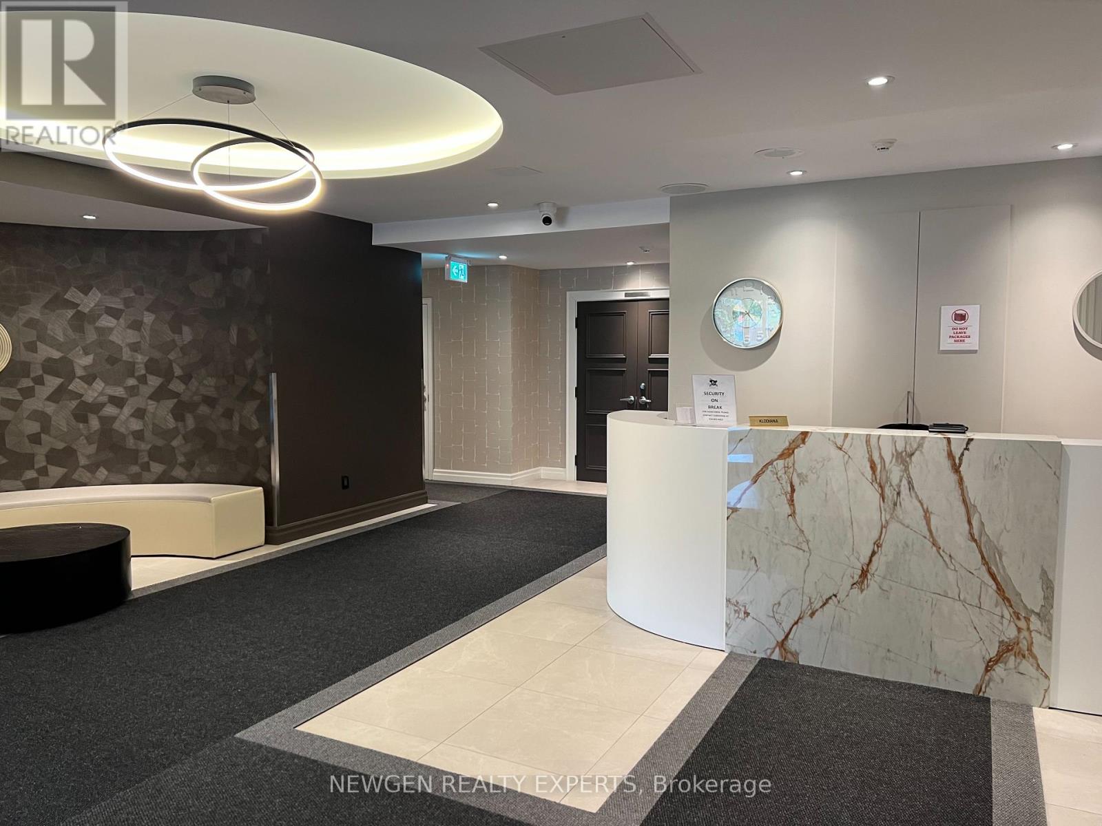 Uph 12 - 550 Webb Drive, Mississauga (City Centre), Ontario  L5B 3Y4 - Photo 3 - W12177346