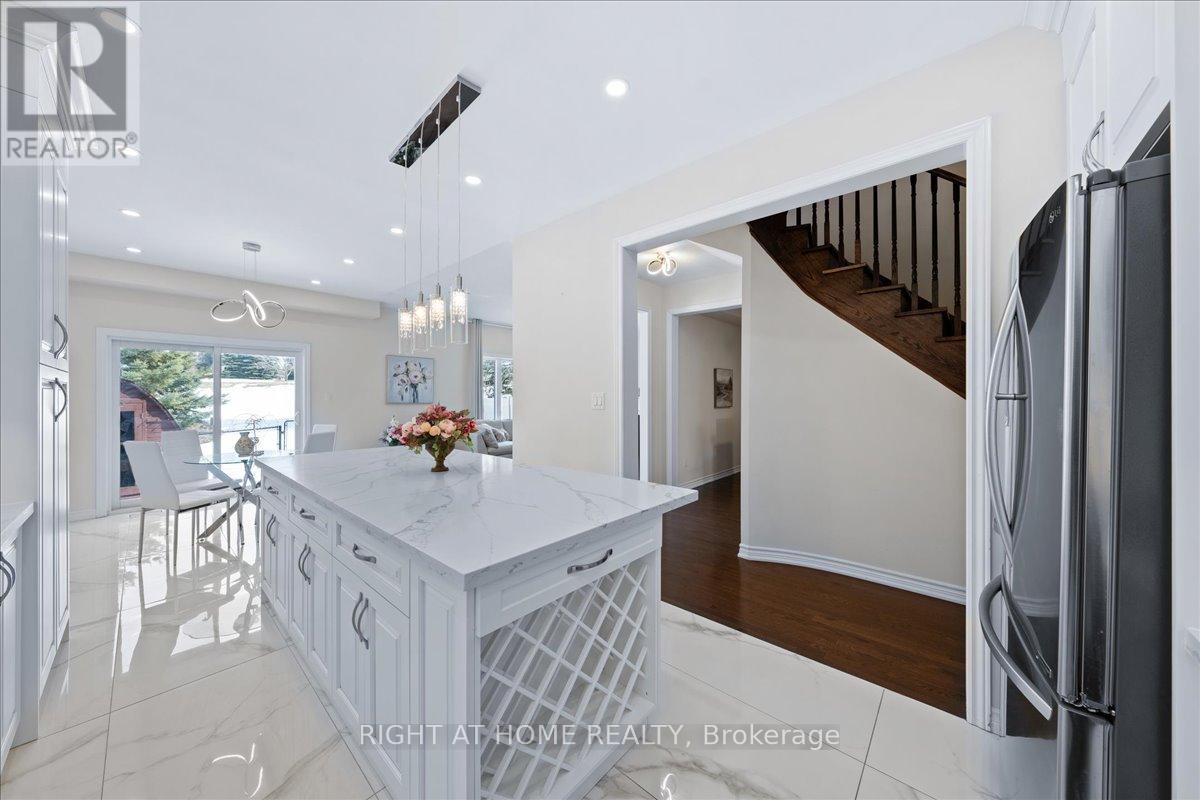 136 Noble Drive, Bradford West Gwillimbury, Ontario  L3Z 2A5 - Photo 15 - N12178377
