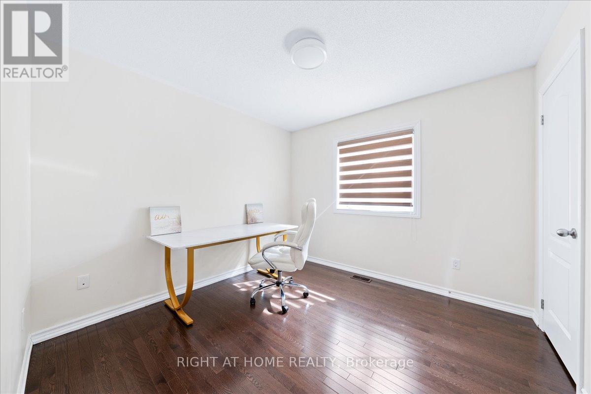 136 Noble Drive, Bradford West Gwillimbury, Ontario  L3Z 2A5 - Photo 45 - N12178377