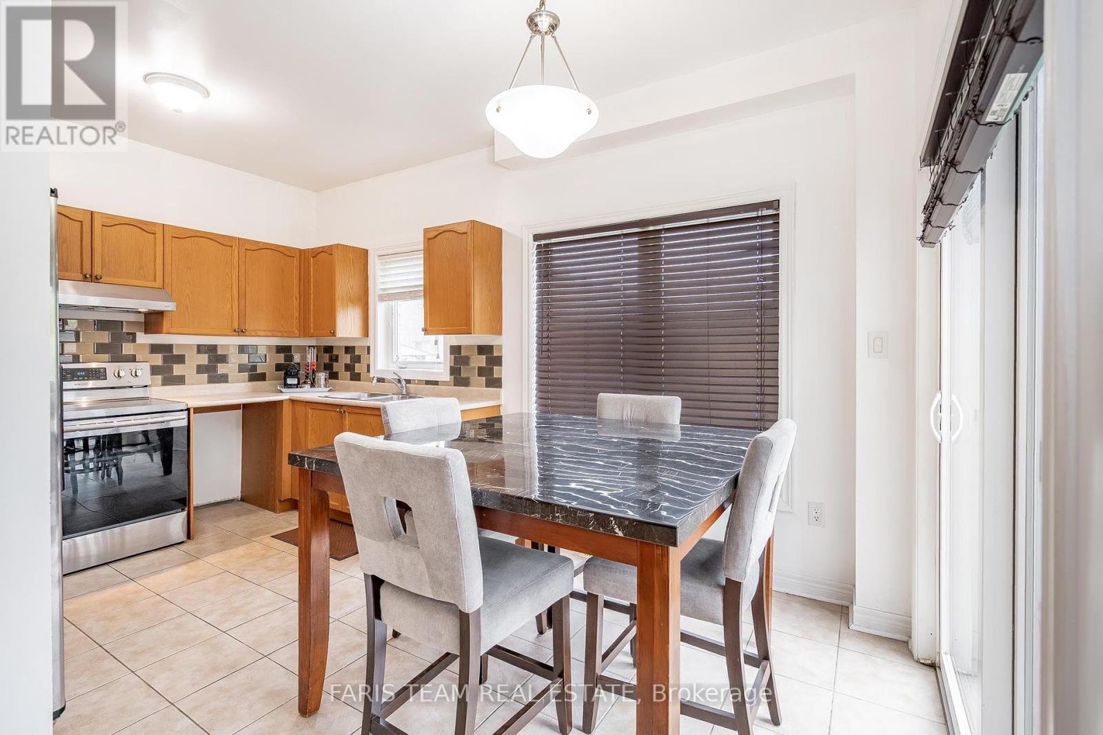 1244 Mary-Lou Street, Innisfil, Ontario  L9S 0E5 - Photo 6 - N12178463
