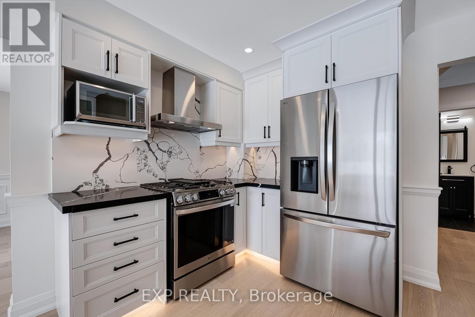 74 Attridge Drive, Aurora (Aurora Village), Ontario  L4G 6J4 - Photo 7 - N12178499