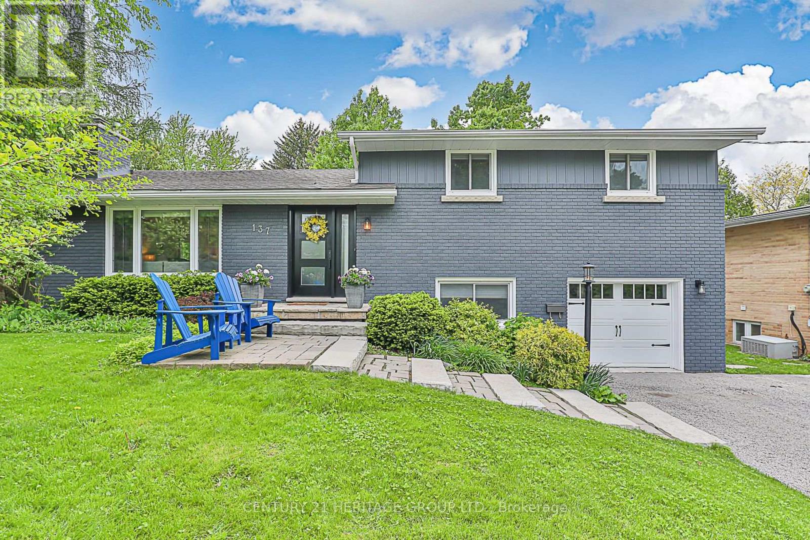 137 Beechwood Crescent, Newmarket (Central Newmarket), Ontario  L3Y 1W2 - Photo 2 - N12178504