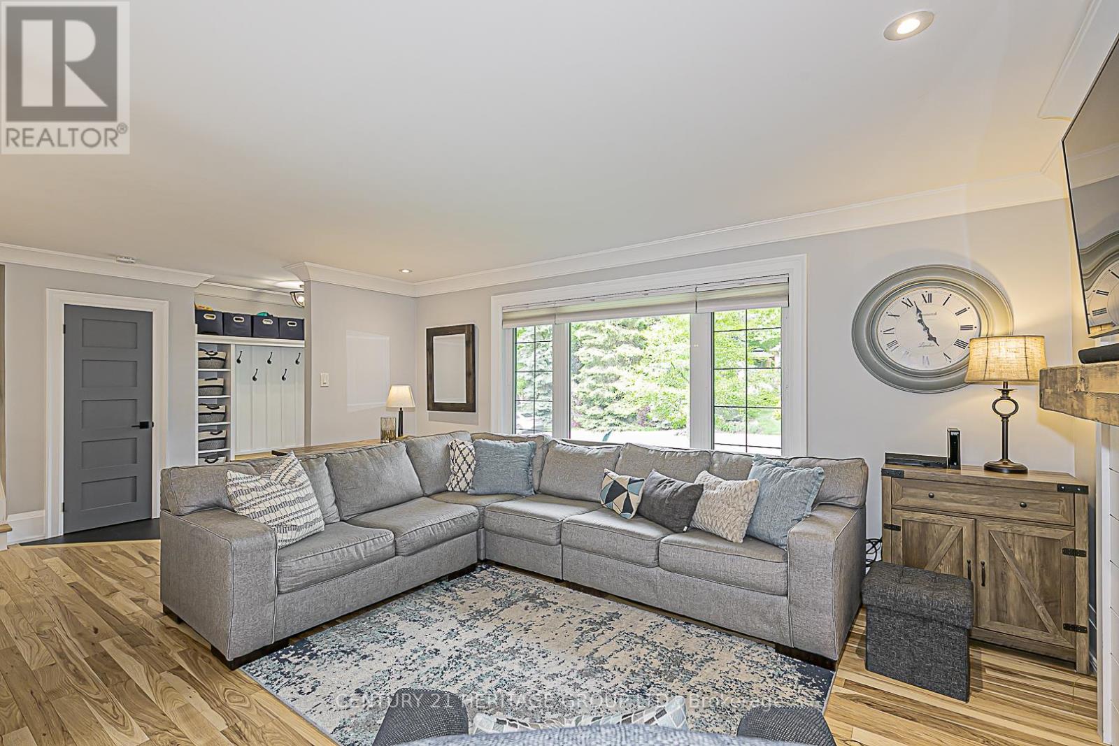 137 Beechwood Crescent, Newmarket (Central Newmarket), Ontario  L3Y 1W2 - Photo 5 - N12178504