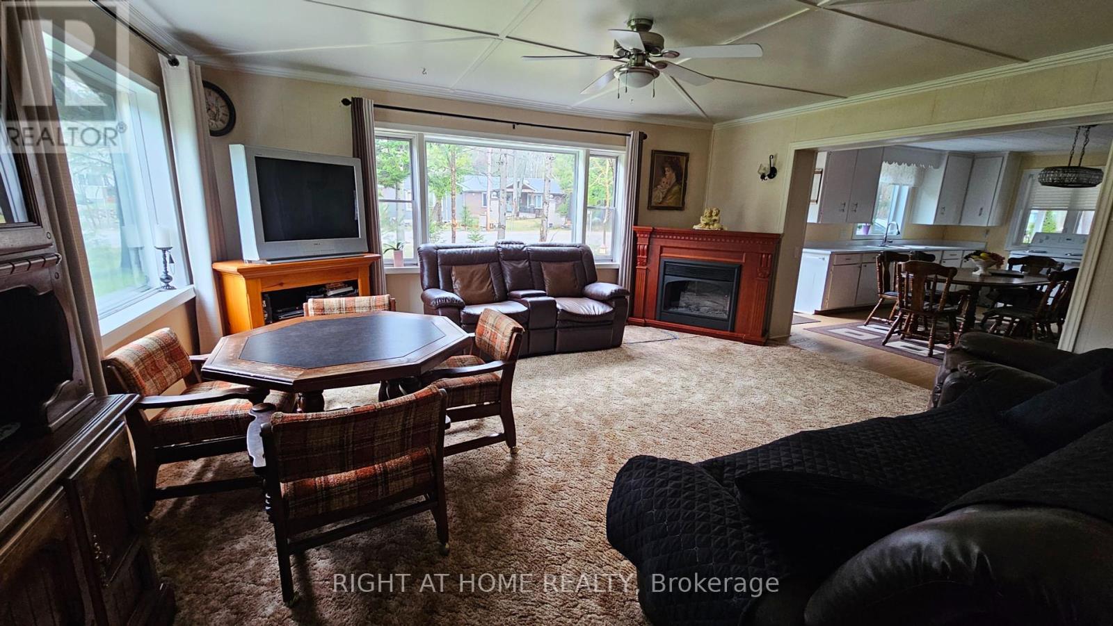 640 Tiny Beaches Road N, Tiny, Ontario  L0L 2J0 - Photo 10 - S12178514