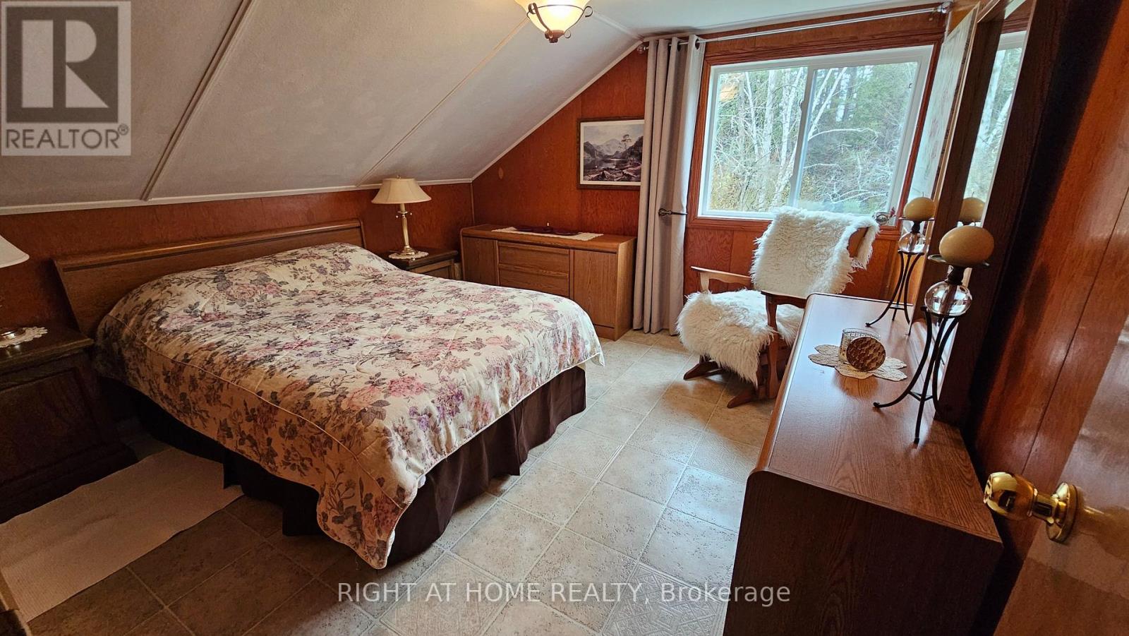 640 Tiny Beaches Road N, Tiny, Ontario  L0L 2J0 - Photo 13 - S12178514
