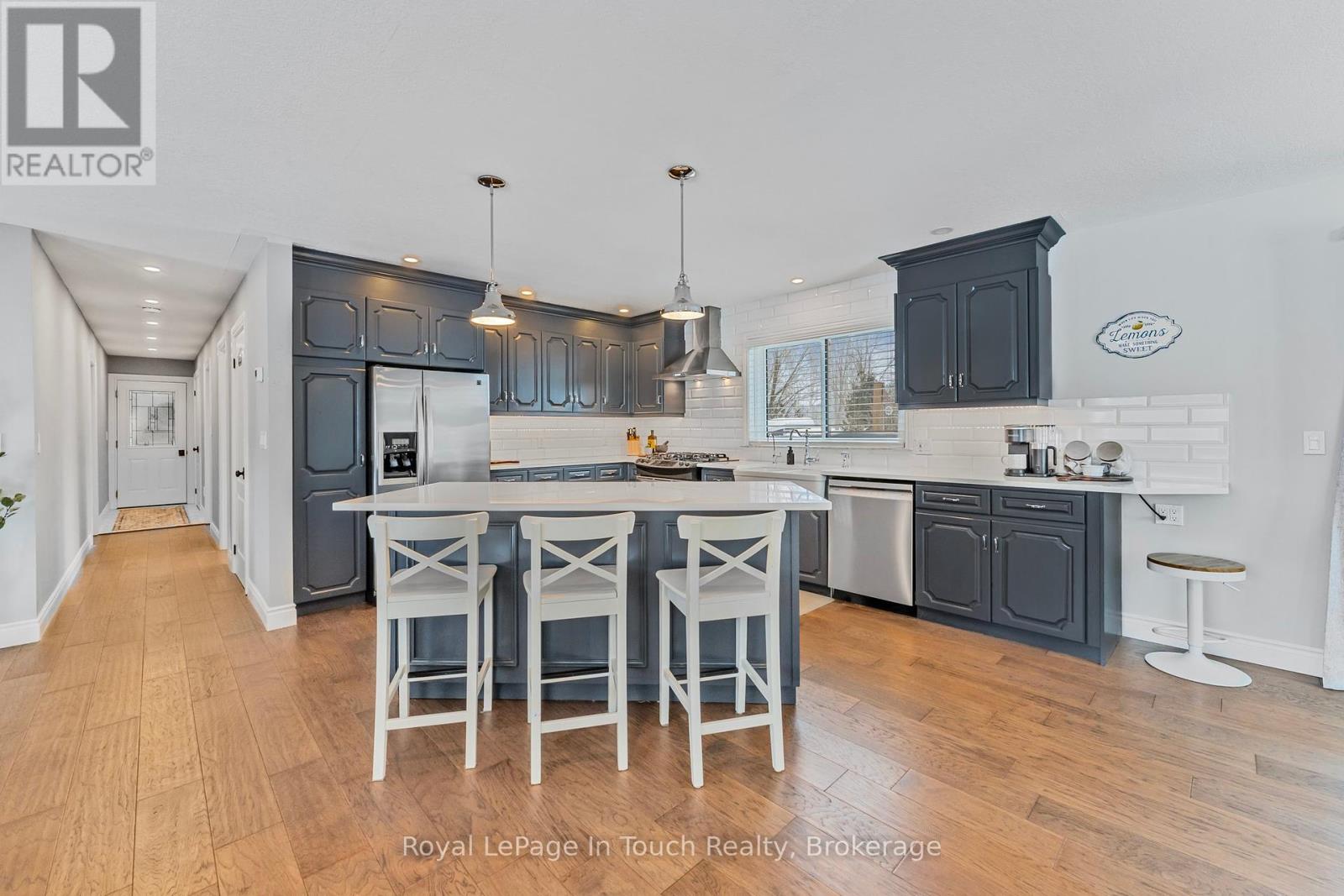 5 St Patricks Way, Tiny, Ontario  L0L 2J0 - Photo 5 - S12178604