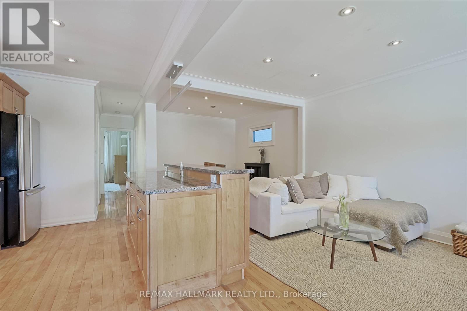 479 Ridelle Avenue, Toronto (Briar Hill-Belgravia), Ontario  M6B 1K6 - Photo 4 - W12178300
