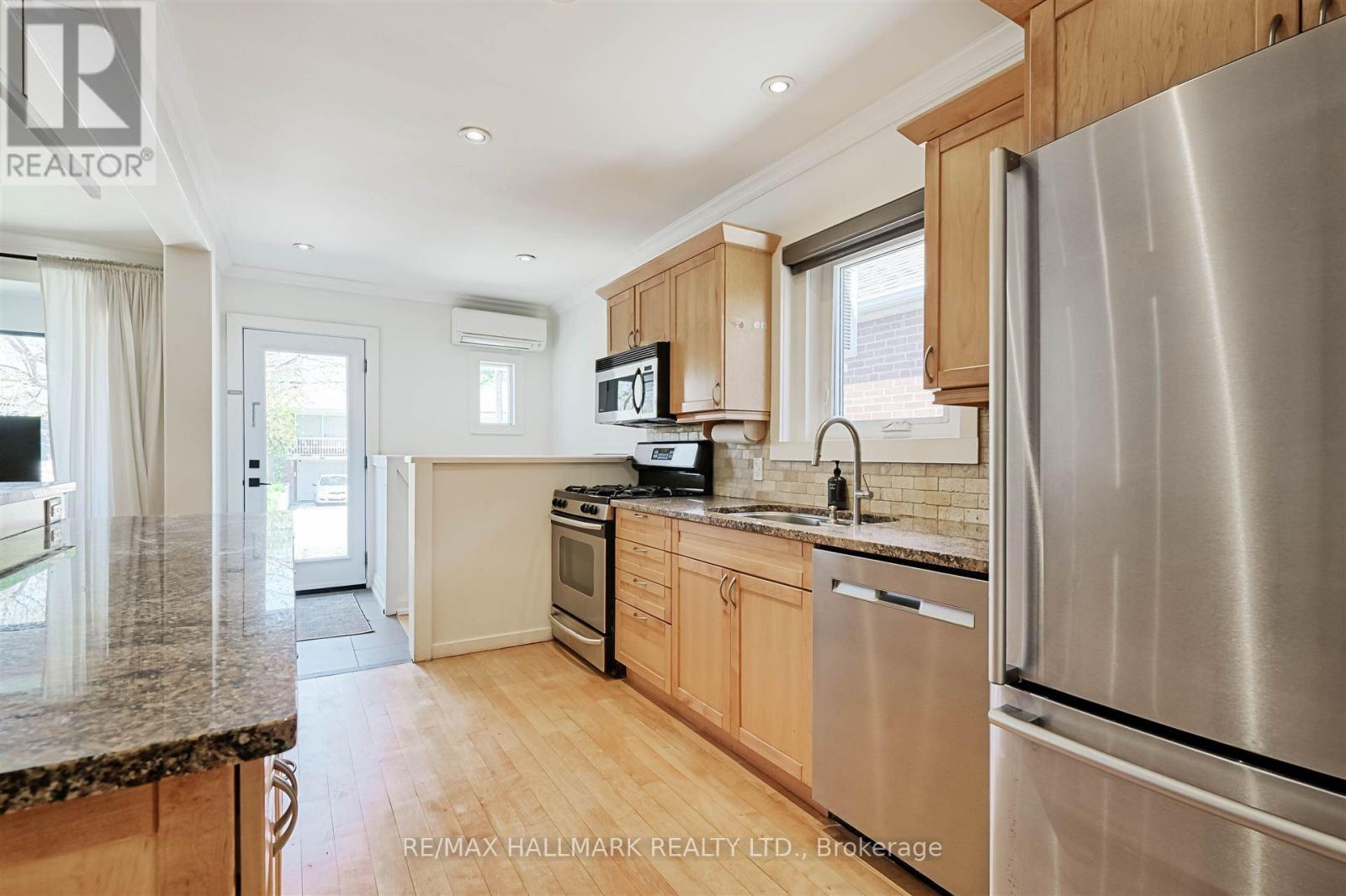 479 Ridelle Avenue, Toronto (Briar Hill-Belgravia), Ontario  M6B 1K6 - Photo 8 - W12178300
