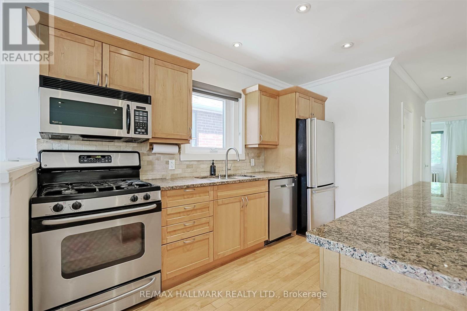 479 Ridelle Avenue, Toronto (Briar Hill-Belgravia), Ontario  M6B 1K6 - Photo 9 - W12178300