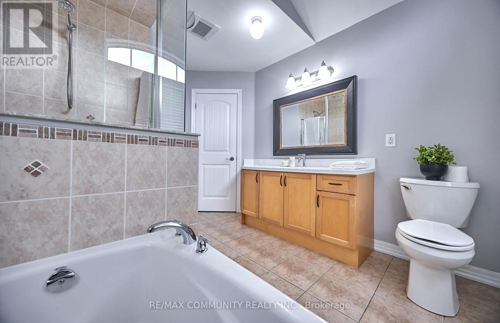 96 Kendall Drive, Milton, Ontario  L9T 0R5 - Photo 37 - W12178344