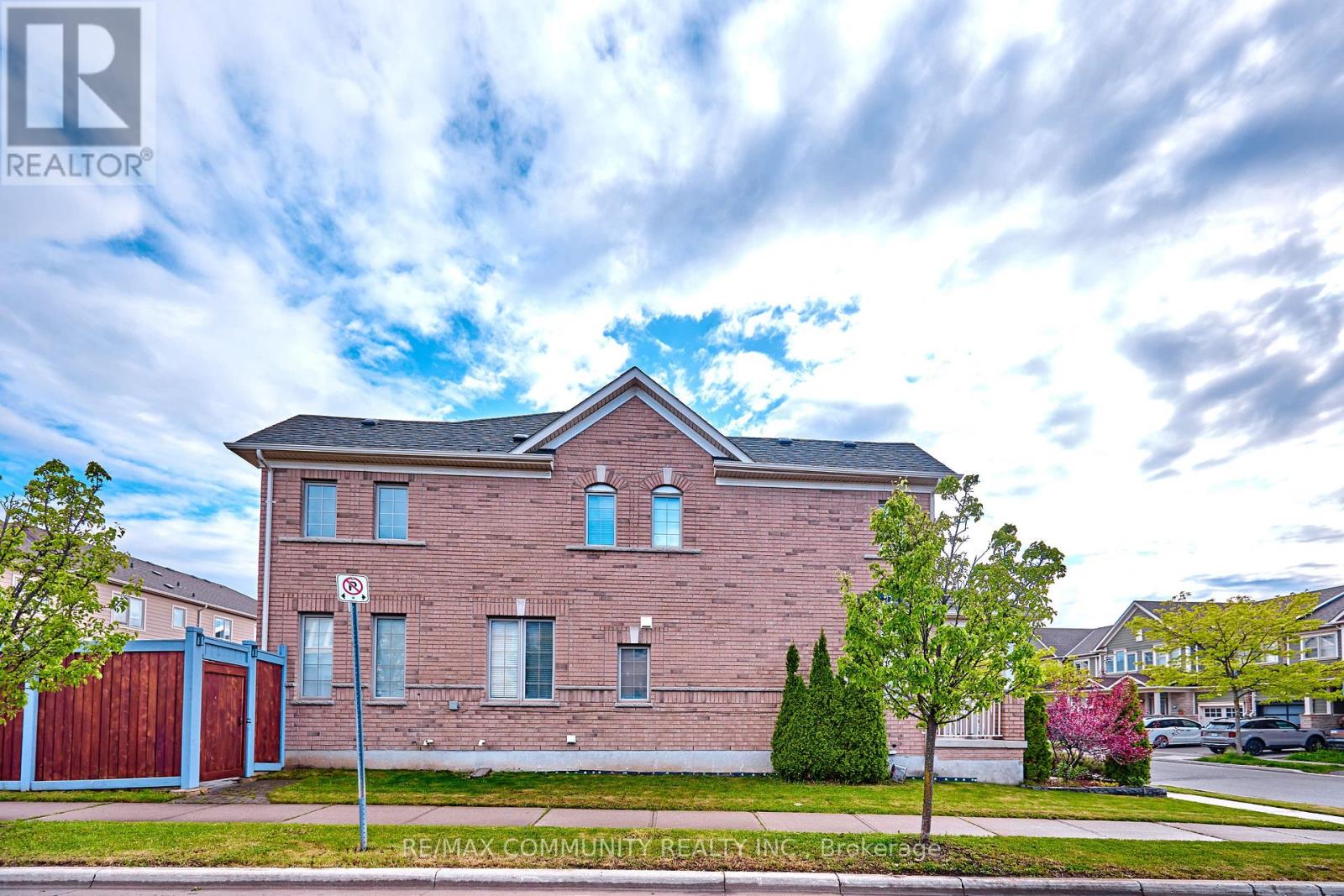 96 Kendall Drive, Milton, Ontario  L9T 0R5 - Photo 5 - W12178344