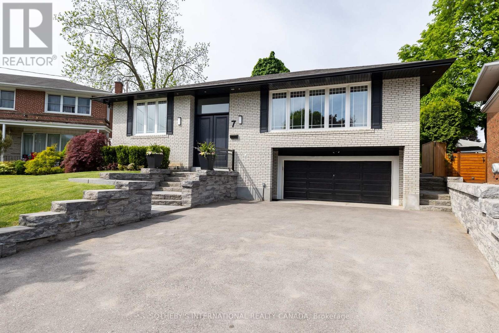 7 Welbrooke Place, Toronto (Islington-City Centre West), Ontario  M9B 5A3 - Photo 2 - W12178361