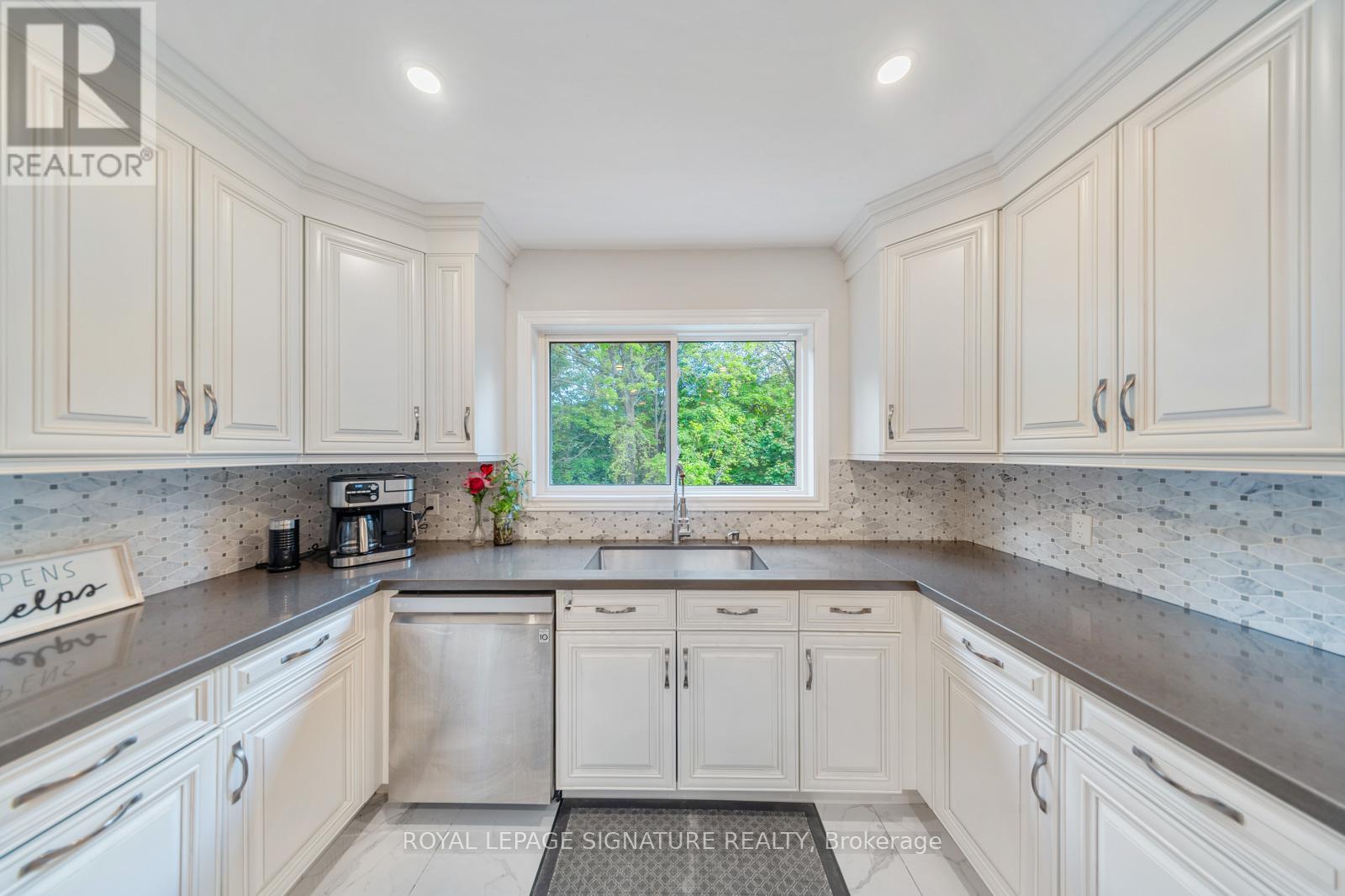 63 Collingdale Road, Toronto (Mount Olive-Silverstone-Jamestown), Ontario  M9V 3R2 - Photo 17 - W12178494