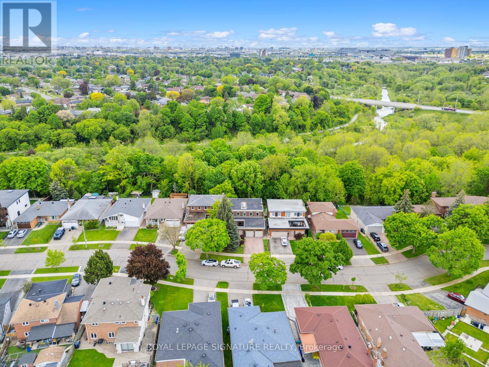 63 Collingdale Road, Toronto (Mount Olive-Silverstone-Jamestown), Ontario  M9V 3R2 - Photo 50 - W12178494