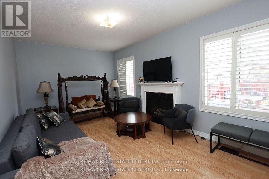120 Bellchase Trail, Brampton, Ontario  L6P 3L3 - Photo 10 - W12178508