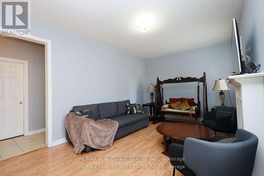 120 Bellchase Trail, Brampton, Ontario  L6P 3L3 - Photo 11 - W12178508