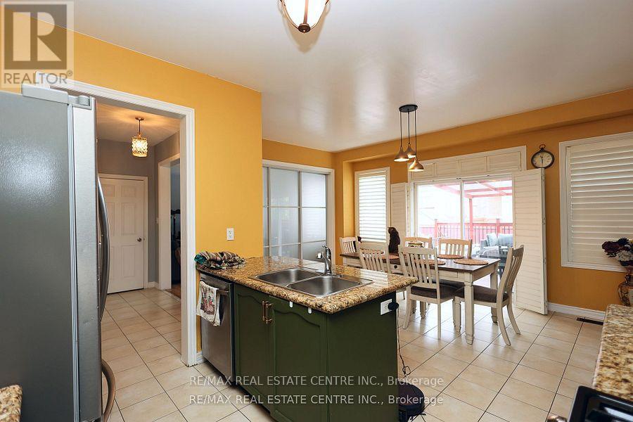 120 Bellchase Trail, Brampton, Ontario  L6P 3L3 - Photo 13 - W12178508