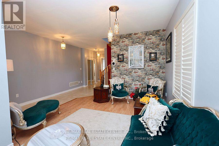 120 Bellchase Trail, Brampton, Ontario  L6P 3L3 - Photo 14 - W12178508