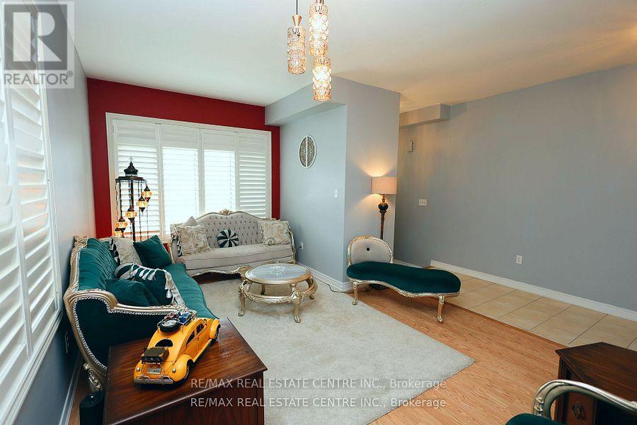 120 Bellchase Trail, Brampton, Ontario  L6P 3L3 - Photo 15 - W12178508