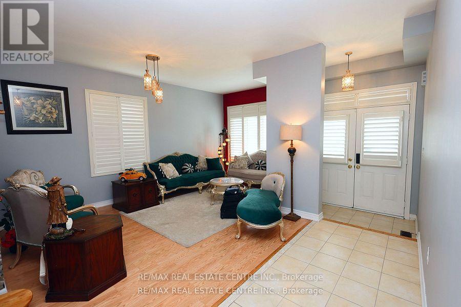 120 Bellchase Trail, Brampton, Ontario  L6P 3L3 - Photo 17 - W12178508
