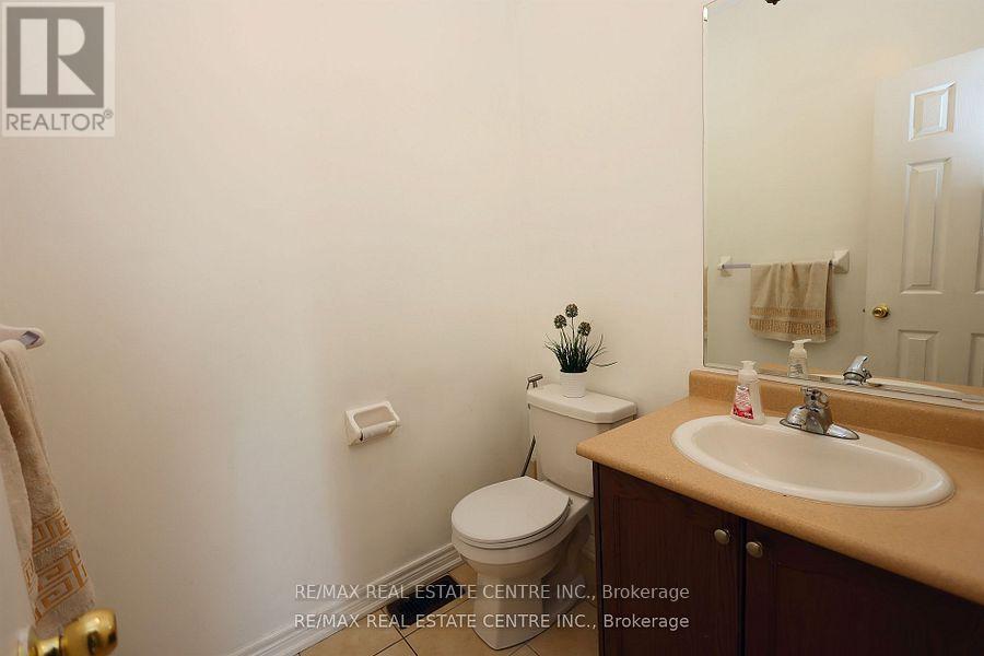 120 Bellchase Trail, Brampton, Ontario  L6P 3L3 - Photo 18 - W12178508