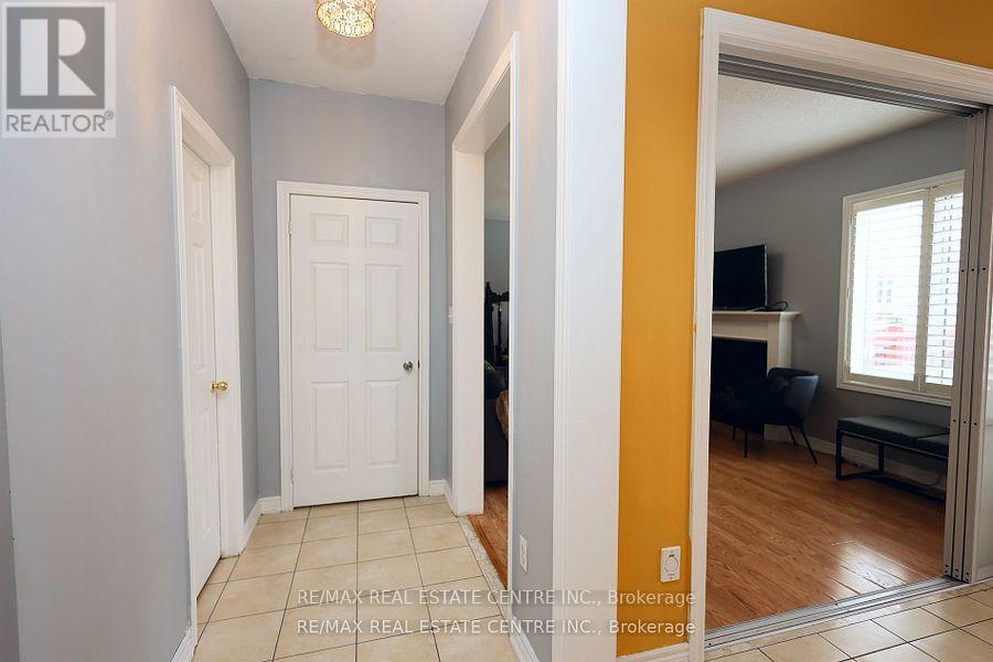 120 Bellchase Trail, Brampton, Ontario  L6P 3L3 - Photo 19 - W12178508