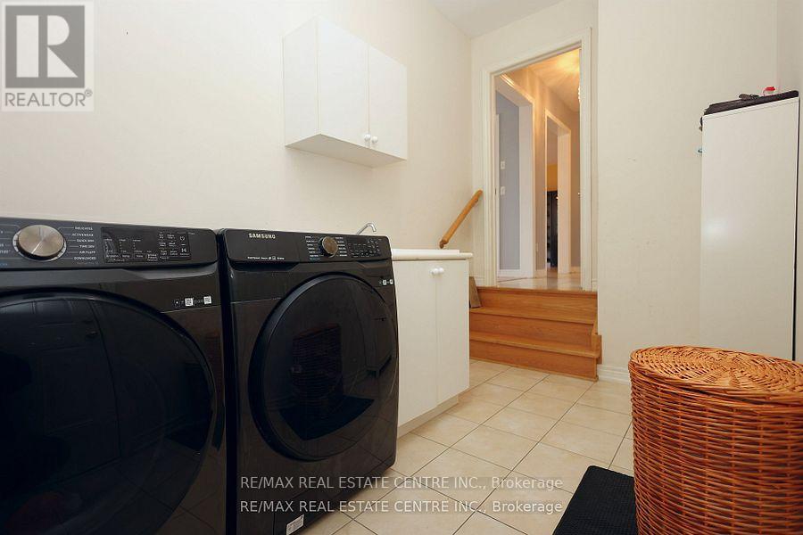 120 Bellchase Trail, Brampton, Ontario  L6P 3L3 - Photo 21 - W12178508