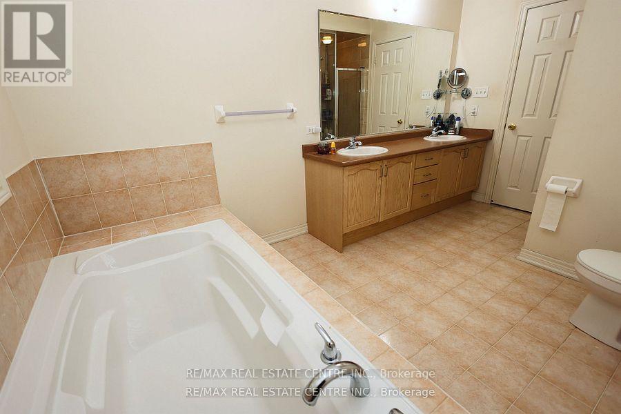 120 Bellchase Trail, Brampton, Ontario  L6P 3L3 - Photo 24 - W12178508